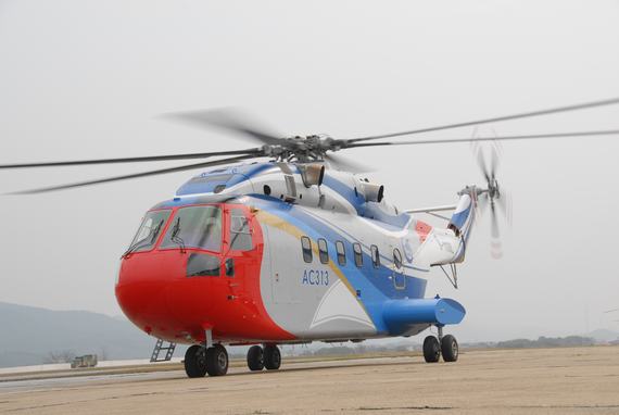 中國首架大型民用直升機AC313首飛成功(組圖)