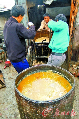 暗訪珠三角地溝油三大去向 川、湘菜館用油最多