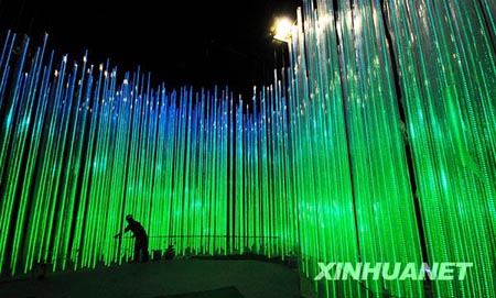 世博中國館內部展區進行調試