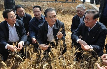 溫家寶考察貴州指導抗旱救災：團結一心 戰勝旱災