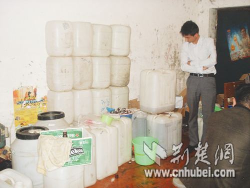 搗毀最大假洋酒工廠 產(chǎn)品主要供應酒吧KTV