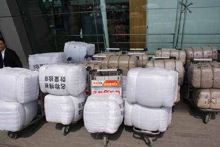 深航緊急運送4批救護人員及物資前往青海