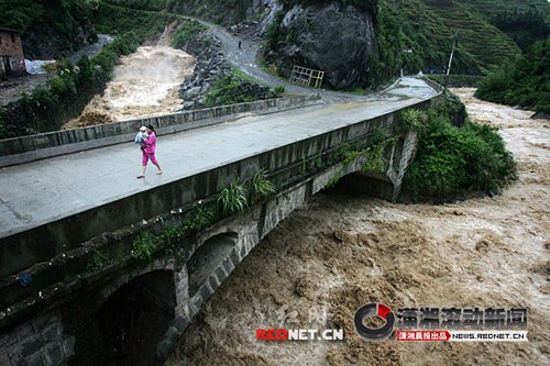湖南一天發(fā)布17個暴雨預(yù)警 或有地質(zhì)災(zāi)害(組圖)