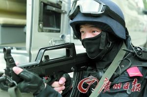 廣州武警特戰(zhàn)隊(duì)配發(fā)反恐儀器備戰(zhàn)亞運(yùn)安保