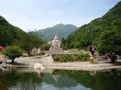 河南西峽：天然氧吧老君洞 風(fēng)景秀麗野人谷(圖)