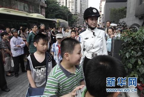 重慶女子交巡警隊伍正式上崗執勤