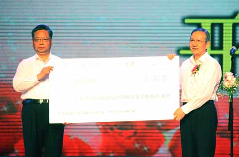 上海人民向福建災區捐款500萬元人民幣(圖)