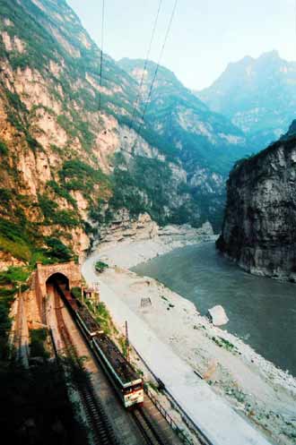 成昆鐵路：“神話”在這里延續(圖)