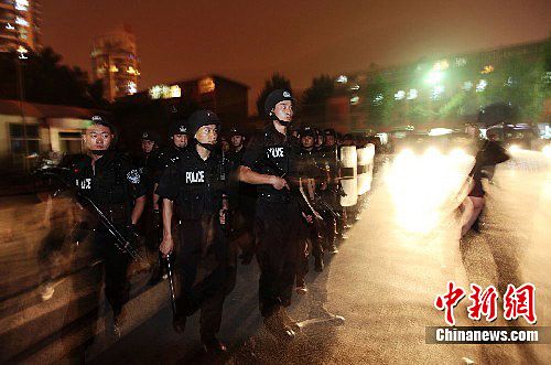 組圖：濟南警方調配700余人大規模清查娛樂場所