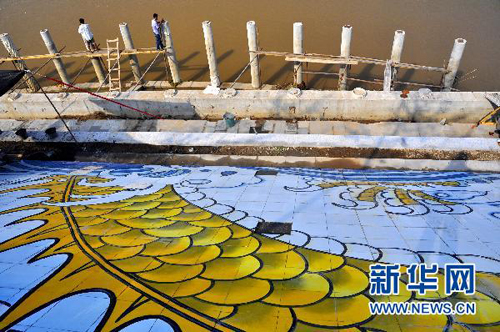 河南漯河興建巨型陶瓷“九龍壁”壁畫