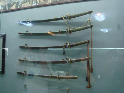 第四屆網(wǎng)絡(luò)媒體龍江行之參觀日軍侵華物證陳列室