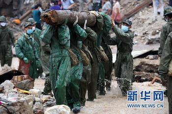 大雨致舟曲災區(qū)再發(fā)泥石流 生命線兩舟公路再中斷