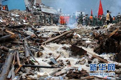 大雨致舟曲災區再發泥石流 生命線兩舟公路再中斷