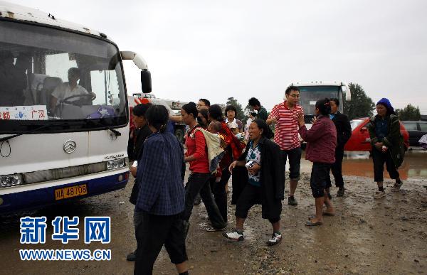 洪水沖垮寶成線一鐵路橋　無人員傷亡