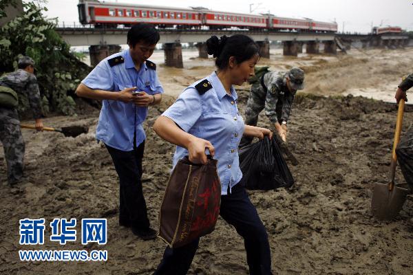K165次旅客已安全轉(zhuǎn)運 寶成鐵路運輸逐步恢復正常