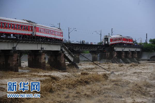 K165次旅客已安全轉運 寶成鐵路運輸逐步恢復正常