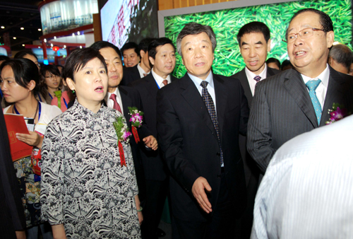 第六屆河南投洽會(huì)開(kāi)幕 境內(nèi)外13120人參會(huì)