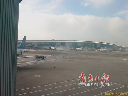 廣州白云機場內南方航空一架空客飛機貨倉起火