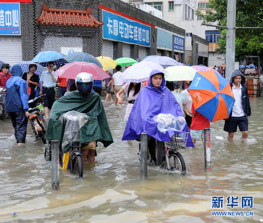 海口：持續(xù)降雨造成嚴(yán)重內(nèi)澇(圖)