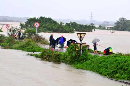 新一輪強降雨讓海南瓊海街道二度泡水