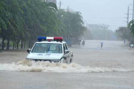 新一輪強降雨讓海南瓊海街道二度泡水