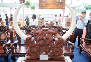 紅木家具：從“天價(jià)”暴跌到“地價(jià)”的背后