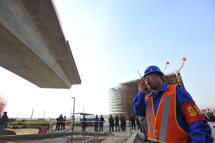 長(zhǎng)平高速公路跨線轉(zhuǎn)體橋成功轉(zhuǎn)體