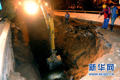 鄭州水廠主管道發(fā)生爆裂 西南部停水80萬(wàn)人受影響