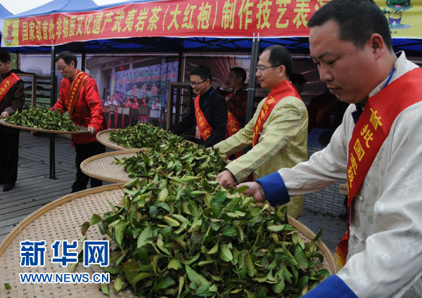 十萬天價(jià)大紅袍：又一杯“苦茶”？