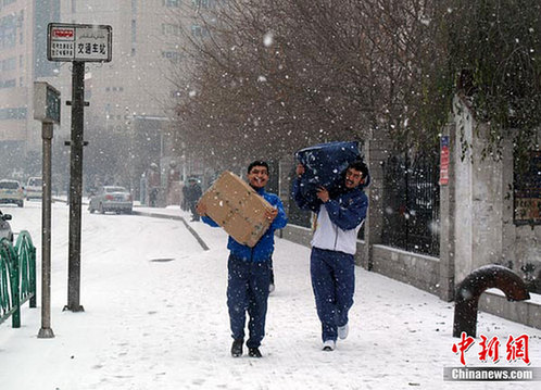 烏魯木齊大雪致交通擁堵