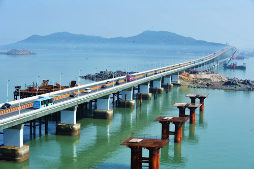 平潭海峽大橋通車　結(jié)束輪渡進(jìn)出海島歷史