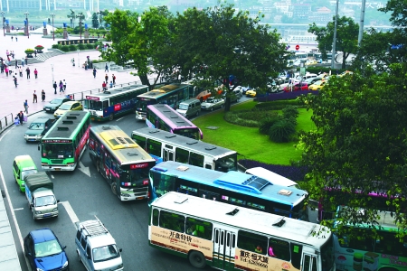重慶正實行公交車改革 3年后區外公交不能進解放碑