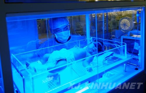 新疆建成首個(gè)新生兒無陪護(hù)、層流潔凈病房