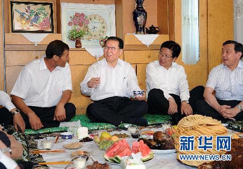 與人民在一起——中國(guó)領(lǐng)導(dǎo)人的一年足跡