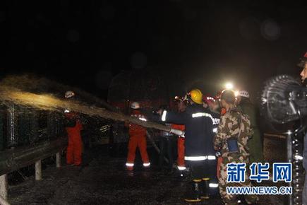 滬昆高速貴黃段多輛車連環(huán)相撞 交通暫時中斷