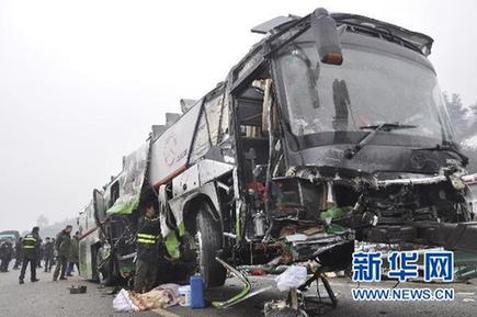 滬昆高速貴黃段多輛車連環相撞 交通暫時中斷