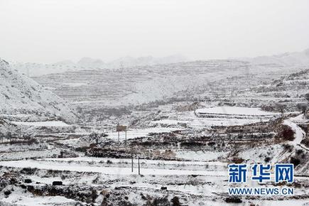 甘肅臨夏四月出現降雪天氣(圖)