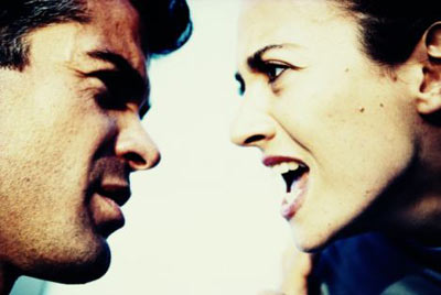 上下班往返路程長？小心婚姻亮紅燈！<BR>A 45-minute commute could mean you are on the road to divorce<BR>