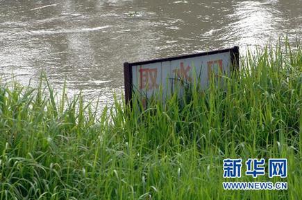 杭州余杭區(qū)水源受污染 部分地區(qū)供水停止、學(xué)校停課