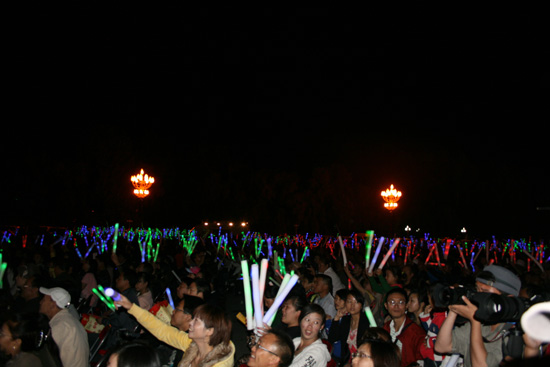 2011年拉薩雪頓節首次在晚上舉行開幕式