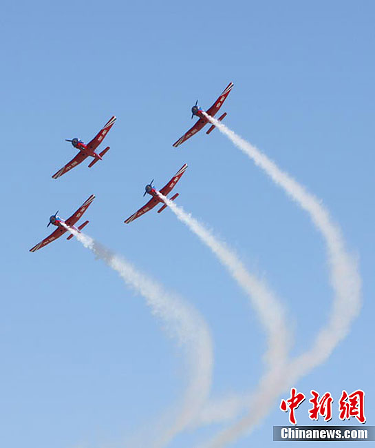 長春首屆航空展中國三支飛行表演隊齊亮相