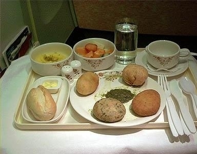 飛機上也有美食！看看各航空公司飛機餐