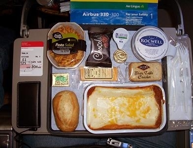 飛機上也有美食！看看各航空公司飛機餐