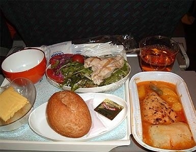飛機上也有美食！看看各航空公司飛機餐