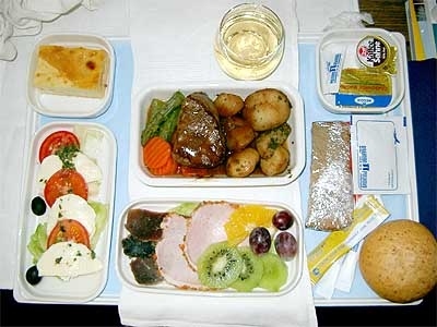 飛機上也有美食！看看各航空公司飛機餐