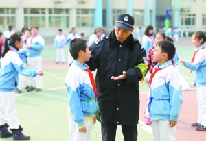 北京中小學(xué)幼兒園年內(nèi)配校警(圖)