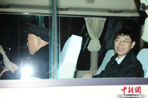 首批京外全國(guó)政協(xié)委員乘火車抵京