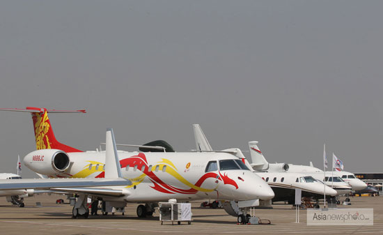 成龍私人飛機亮相2012亞洲公務航空展 價值2億人民幣