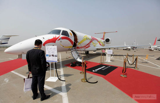 成龍私人飛機亮相2012亞洲公務航空展 價值2億人民幣