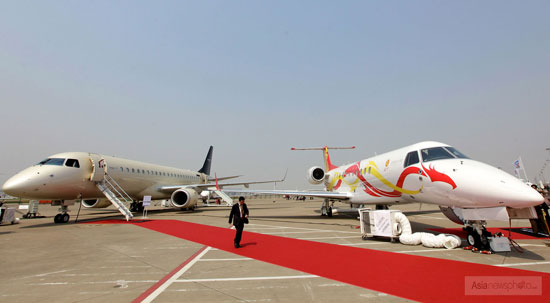 成龍私人飛機亮相2012亞洲公務航空展 價值2億人民幣